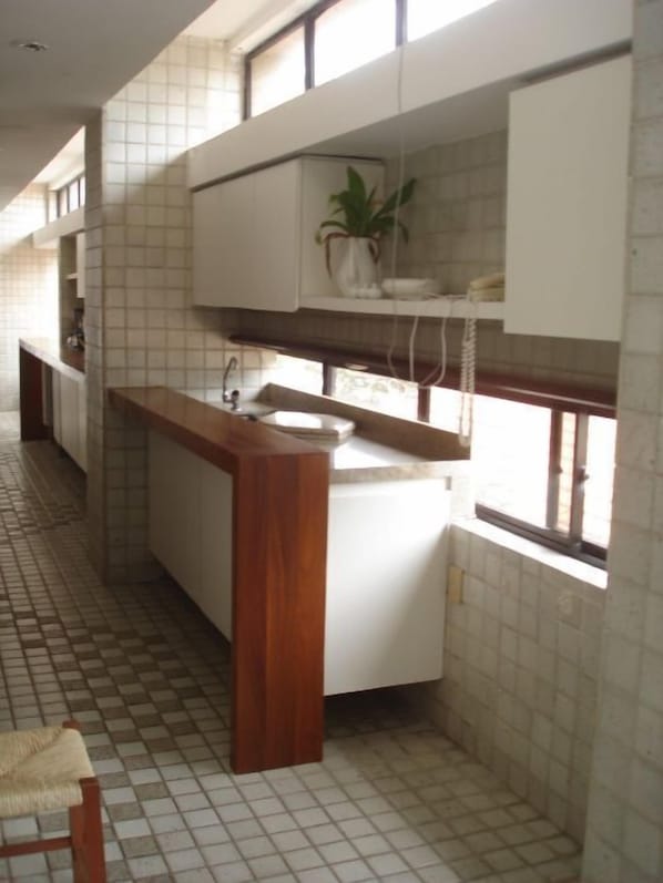 Fridge, microwave, oven, cookware/dishes/utensils
