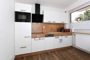 Kühlschrank, Mikrowelle, Geschirrspüler