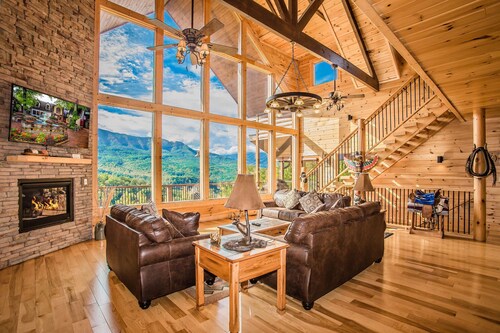 Star Dancer Cabin ✨| Gatlinburg | Mountain Views | Hot Tub | Theater 🍿| Games!