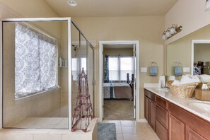 4 slaapkamers, een strijkplank/strijkijzer, wifi, beddengoed