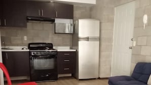 Tabla de planchar con plancha, wifi gratis, ropa de cama