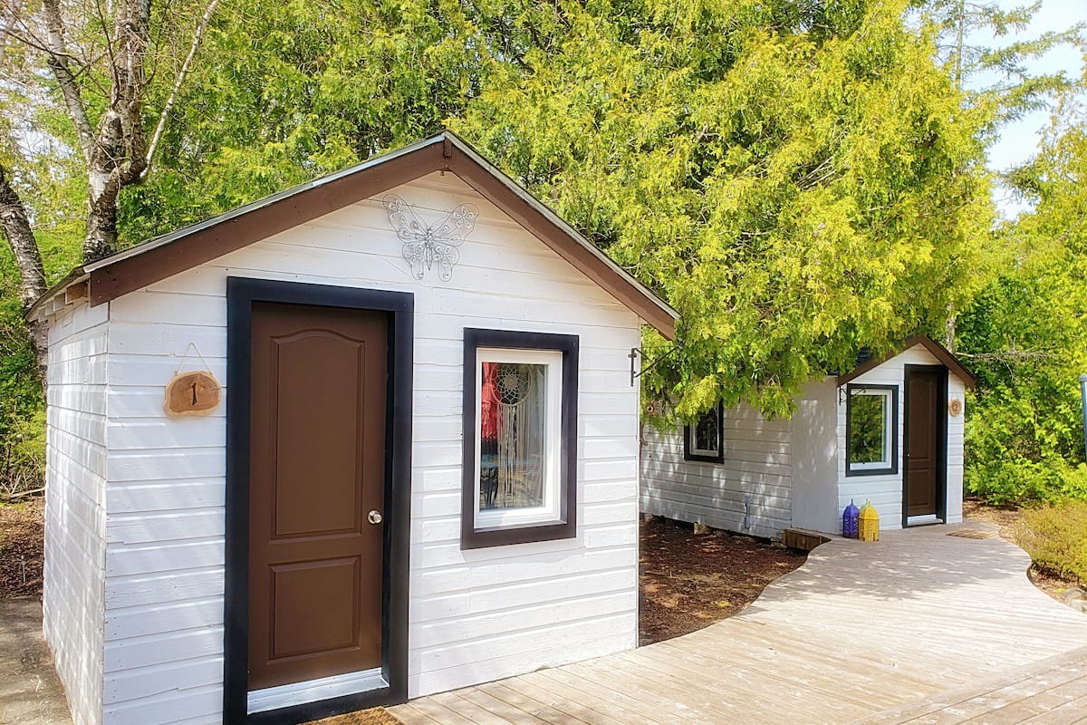 1 bedroom, pillowtop beds, individually decorated