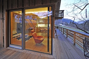 Terrace/patio - Treehouse "Laugen Lodge" with Swimming Pond, Sauna, 80 km to Olympics 2026 (St. Pankraz)