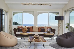 TV, fireplace, DVD player, ping pong