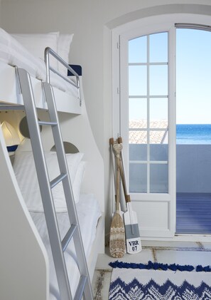 4 bedrooms, desk, iron/ironing board, free WiFi