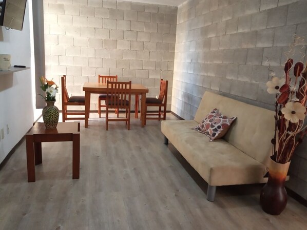 Basic Apartment | Living area | Flat-screen TV, Netflix