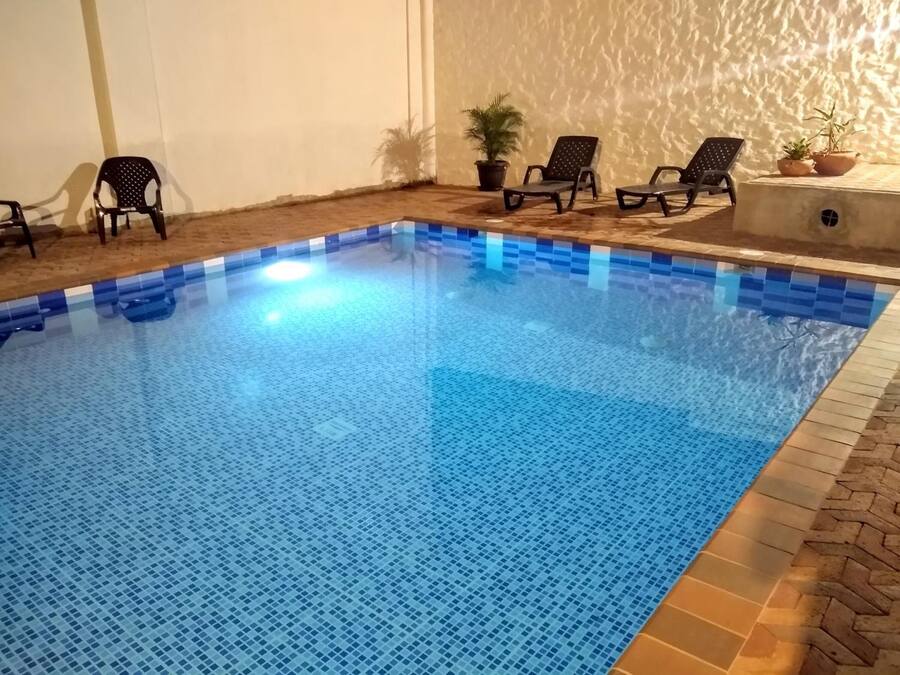 Hồ bơi ngoài trời