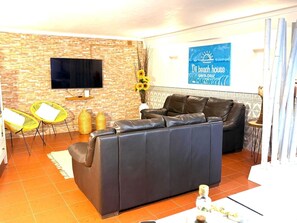 Smart TV, chimenea y futbolito 