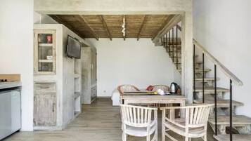 Kühlschrank, Herdplatte, Espressomaschine