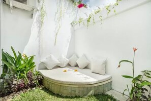 シャワー、レインフォールシャワー、スリッパ、タオル