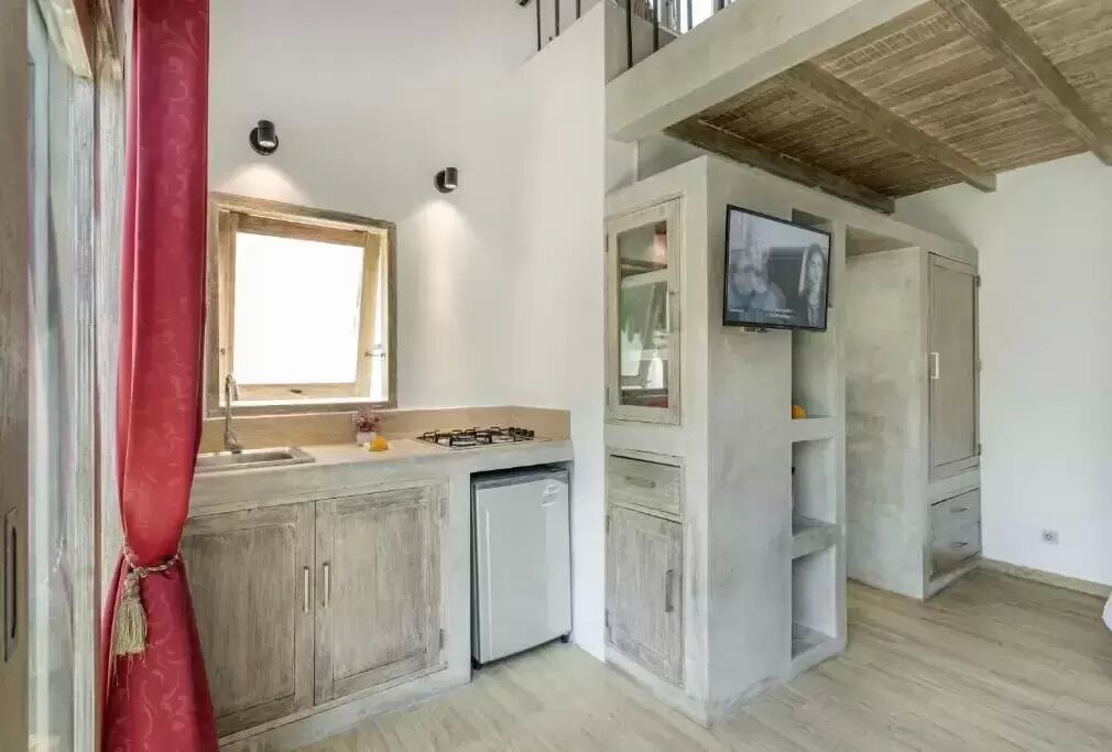 Réfrigérateur, plaque de cuisson, machine à expresso