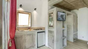 Réfrigérateur, plaque de cuisson, machine à expresso