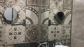 Double Room | Bathroom sink