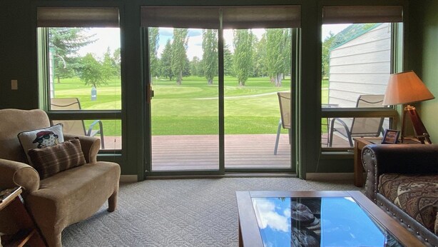 House (RB636) | Living room | 32-inch flat-screen TV with digital channels, TV, Netflix - Rb636 Glacier View Getaway (West Glacier)