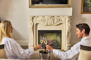 Premium bedding, in-room safe, desk, laptop workspace - Mirbeau Inn & Spa (Rhinebeck)