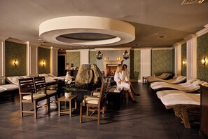 Couples treatment rooms, hot tub, steam room, body treatments