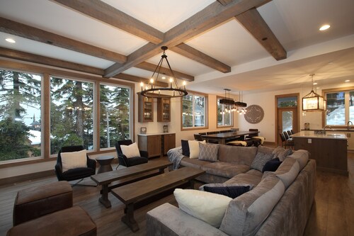 Vantage Ski im Ski Out Chalet auf dem Silverwoods Chair am SilverStar Mountain