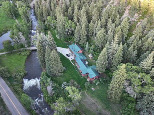 Riverfront (600 feet), 3.65 Acres, Park Like Setting - 2 Bedroom