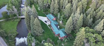 Riverfront (600 feet), 3.65 Acres, Park Like Setting - 2 Bedroom