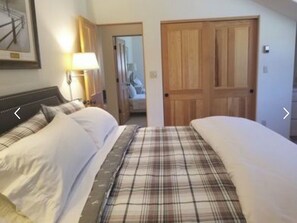 2 bedrooms, iron/ironing board, travel cot, WiFi