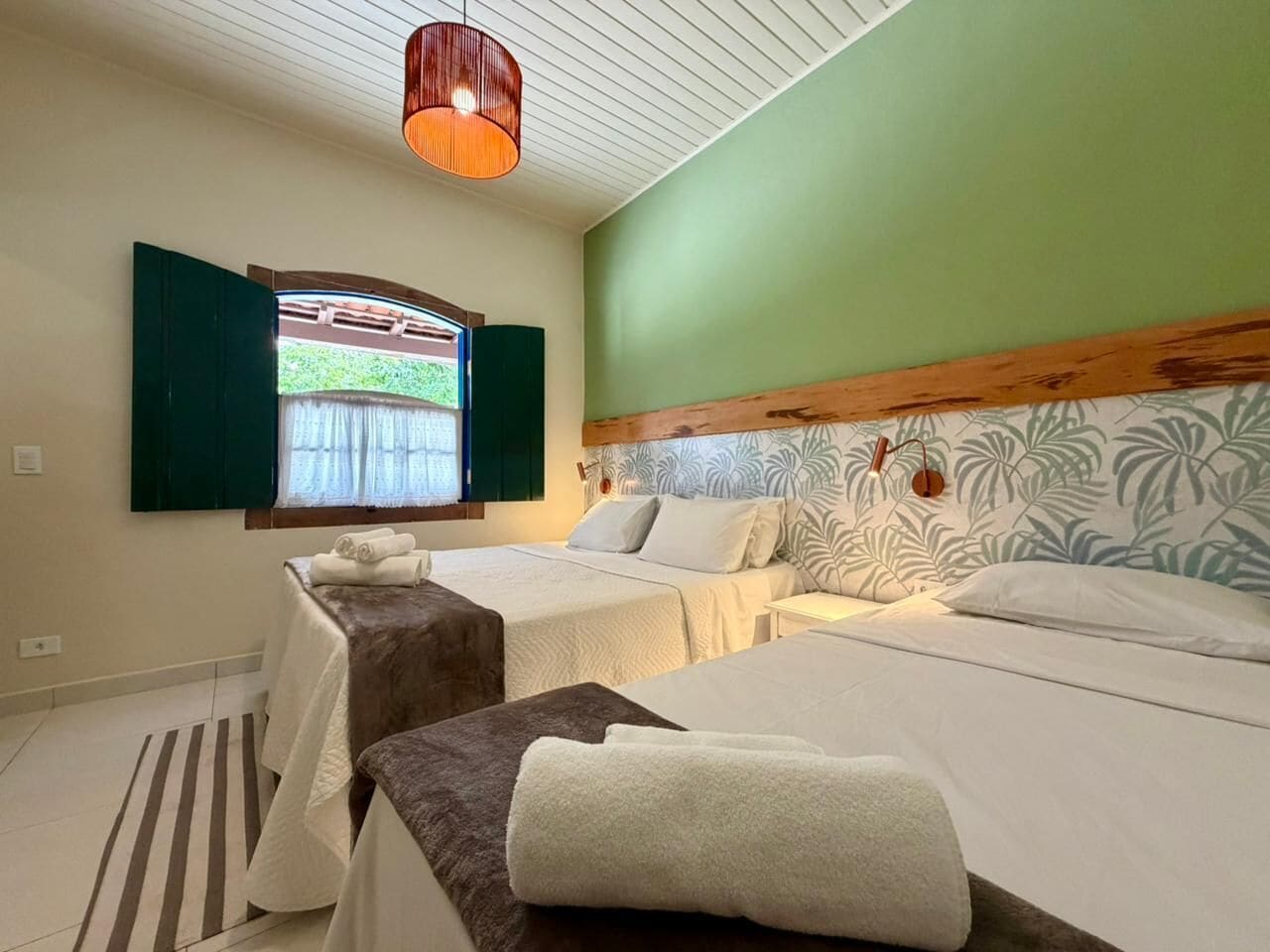 Tripla Superior, patio | Minibar, ferro/asse da stiro, Wi-Fi gratuito, lenzuola