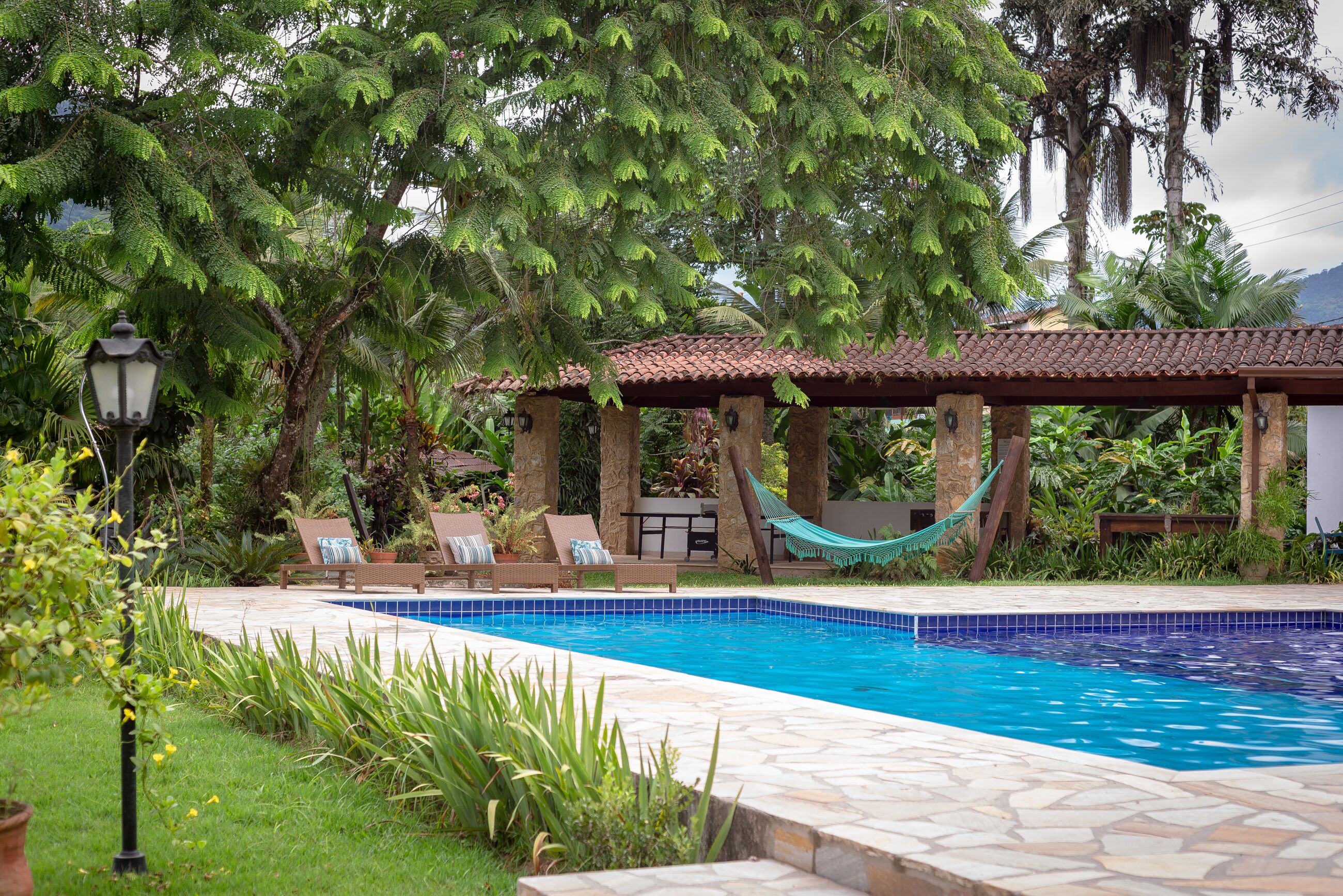 outdoor pool, open 9:00 am to 10:00 pm, pool loungers