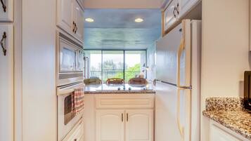 Rumah, 2 Tempat Tidur Queen (Two-Bedroom Apartment) | Dapur pribadi