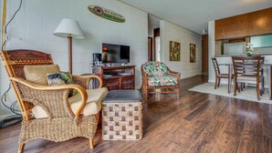 House, Multiple Beds (Two-Bedroom Apartment) | Living room - Two-bedroom Apartment (Hilo)