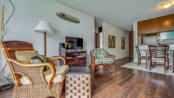 House, Multiple Beds (Two-Bedroom Apartment) | Living room