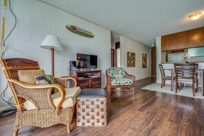 House, Multiple Beds (Two-Bedroom Apartment) | Living room - Two-bedroom Apartment (Hilo)