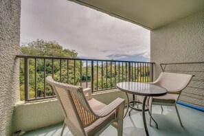 House, Multiple Beds (Two-Bedroom Apartment) | Balcony - Two-bedroom Apartment (Hilo)