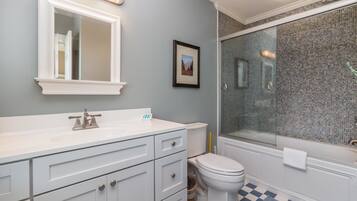 House, Multiple Beds (Duplex Apartment) | Bathroom