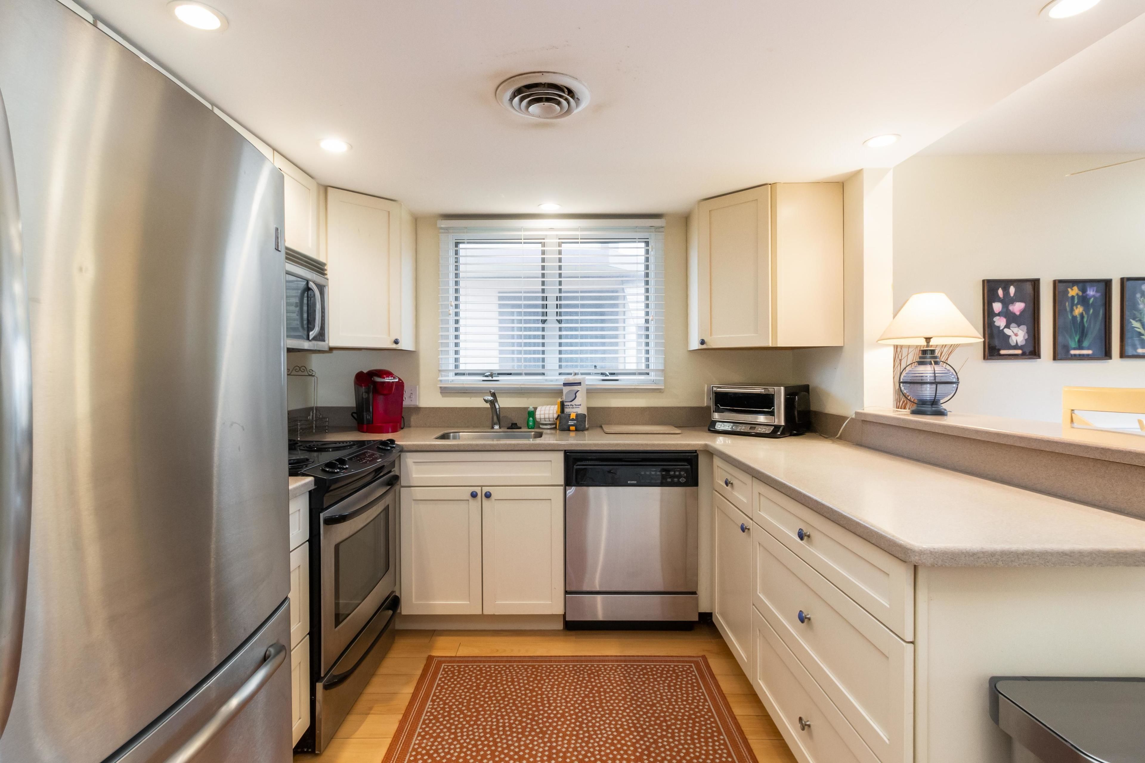 House, Multiple Beds (Duplex Quadruple Room) | Private kitchen