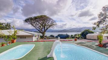 Kolam renang outdoor