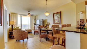 House, Multiple Beds (Apartment) | Private kitchen