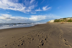 House, Multiple Beds (One-Bedroom Apartment) | Beach - Two-bedroom Apartment (Lincoln City)