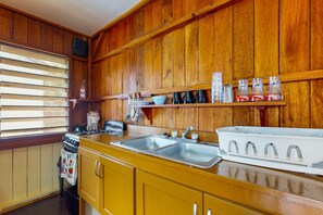 House, Multiple Beds (One-Bedroom Cottage) | Private kitchen - Four Bedroom (Placencia)