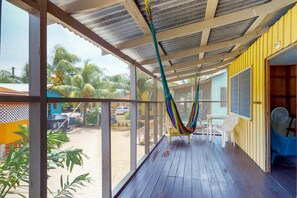 Casa, varias camas (One-Bedroom Cottage) | Balcón
