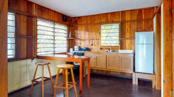 House, 1 Double Bed (One-Bedroom Cottage) | Private kitchen