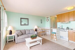 Hus - 1 queensize-seng med sovesofa (One-Bedroom Apartment) | Opholdsområde