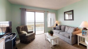 하우스, 퀸사이즈침대 1개 및 소파베드 (One-Bedroom Apartment) | 거실 공간
