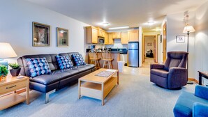 Unclassified image, 4 of 42, button - Apartment (Rockaway Beach)