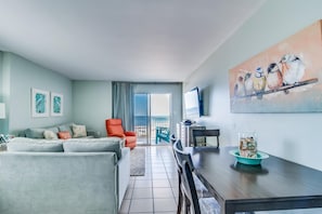 House, Multiple Beds (One-Bedroom Apartment) | Living room