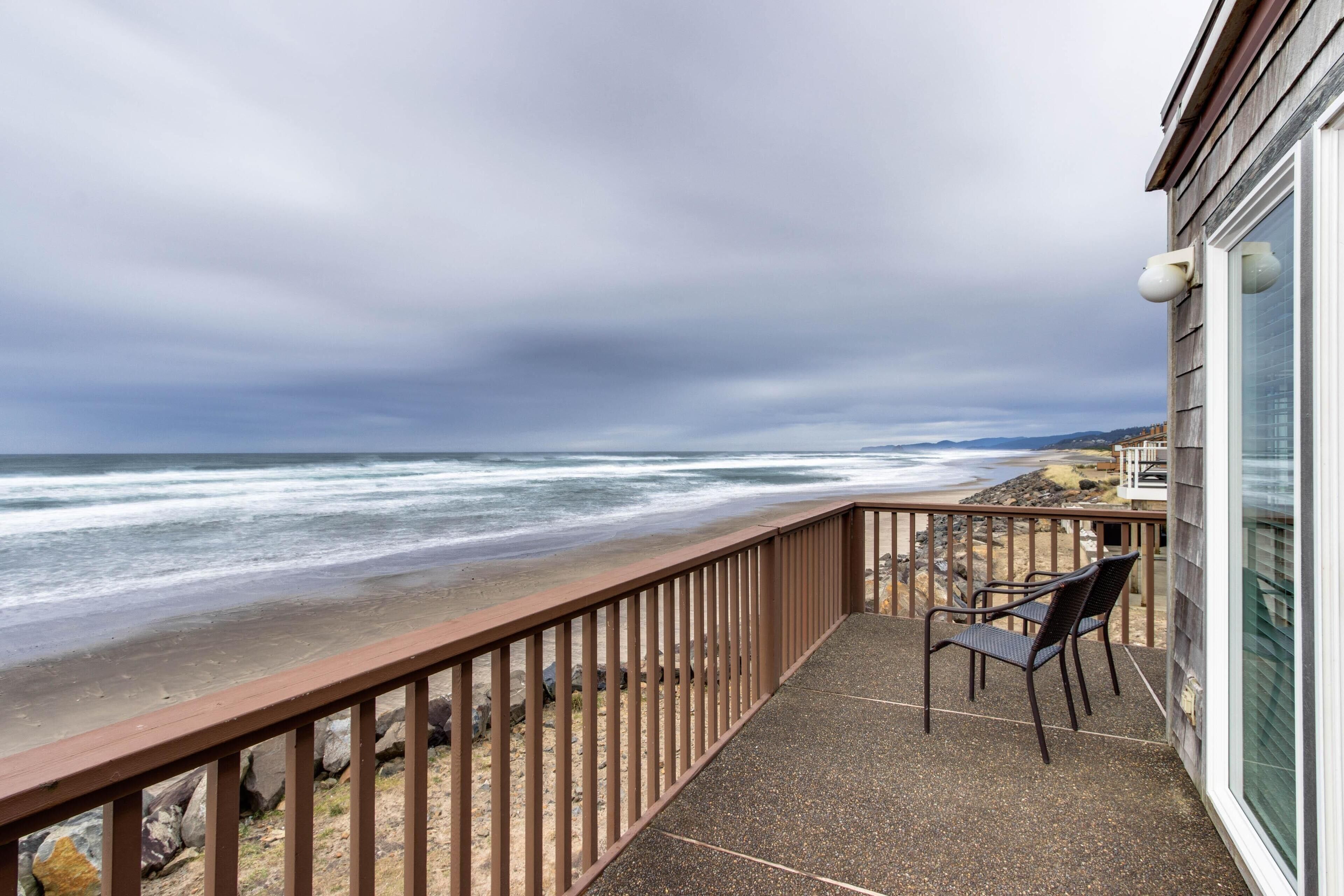 Nhà, nhiều giường (Two-Bedroom Apartment) | Ban công