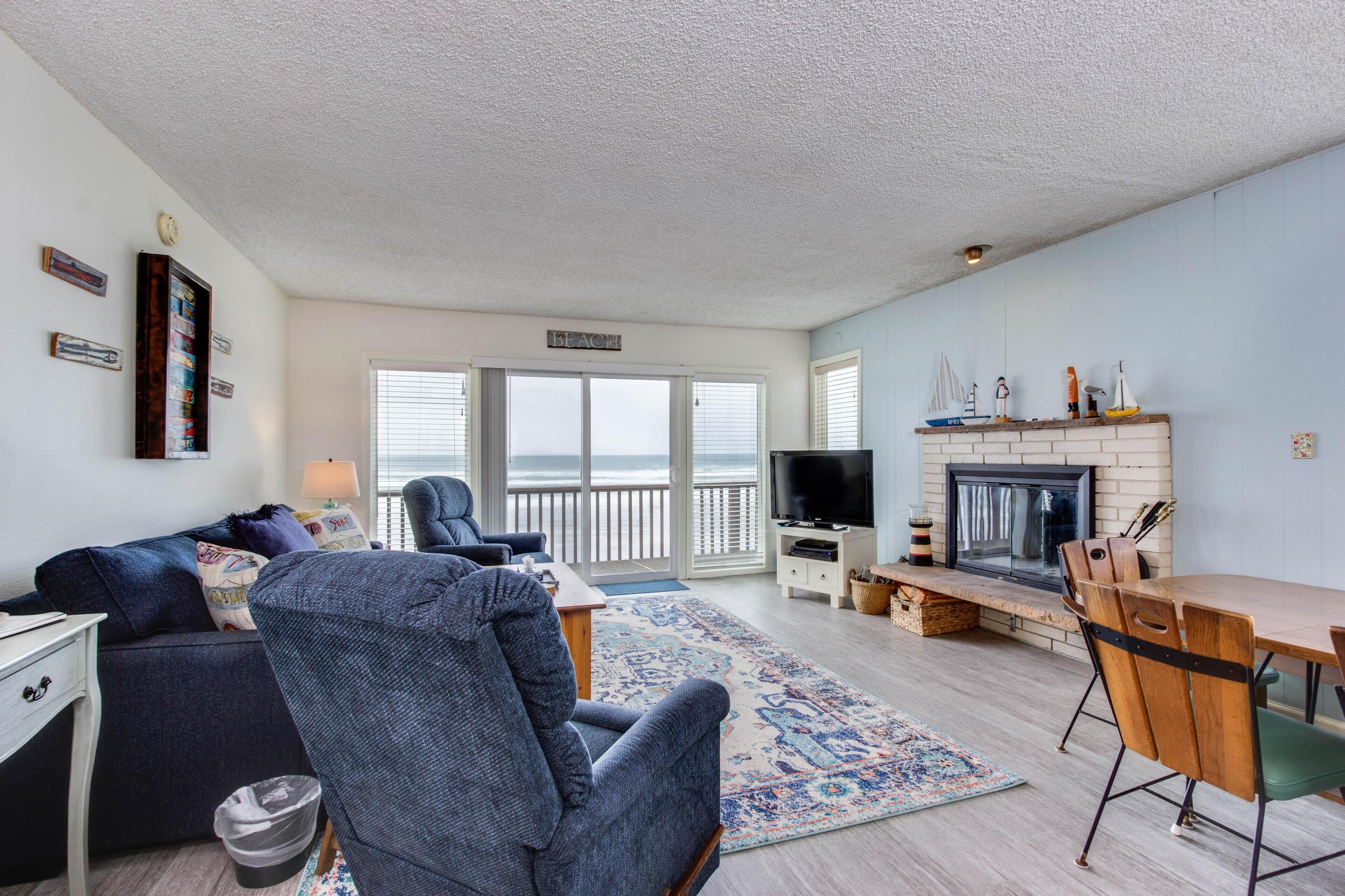 Nhà, nhiều giường (Two-Bedroom Apartment) | Phòng khách