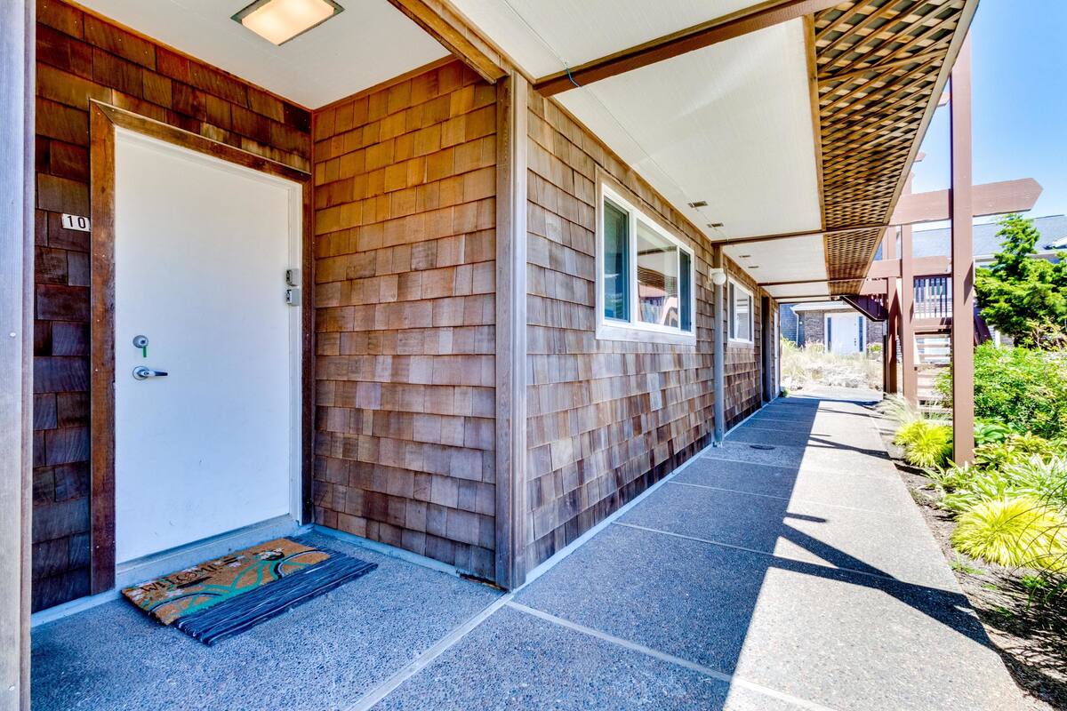 House, Multiple Beds (Two-Bedroom Apartment) | Porch