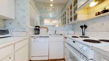 Rumah, Beberapa Tempat Tidur (Two-Bedroom Apartment) | Dapur pribadi