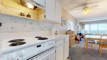 Rumah, Beberapa Tempat Tidur (Two-Bedroom Apartment) | Dapur pribadi