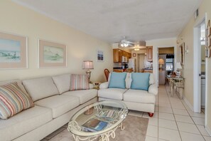 Casa, varias camas (Two-Bedroom Apartment) | Área de sala de estar