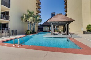 Outdoor pool - Apartment (Orange Beach)